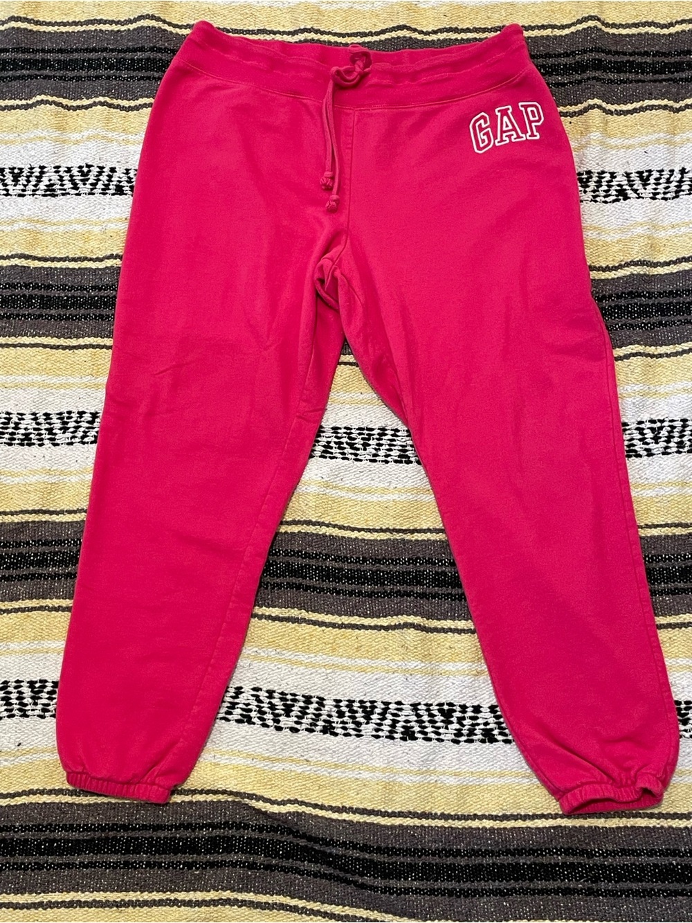 🌸 GAP Bright Magenta Fleece Joggers Sweatpants • Size L ✨ VERY COZY!
